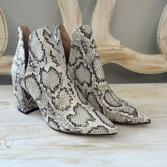 Steve Madden Snakeskin Ankle Booties with Chunky Heel Size 8.5 - Picture 1 of 6